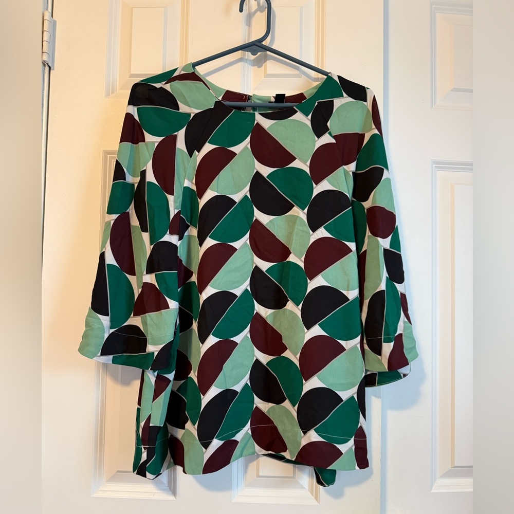 Ann Taylor Green and Burgundy Leaf Print Blouse Size L great used condition